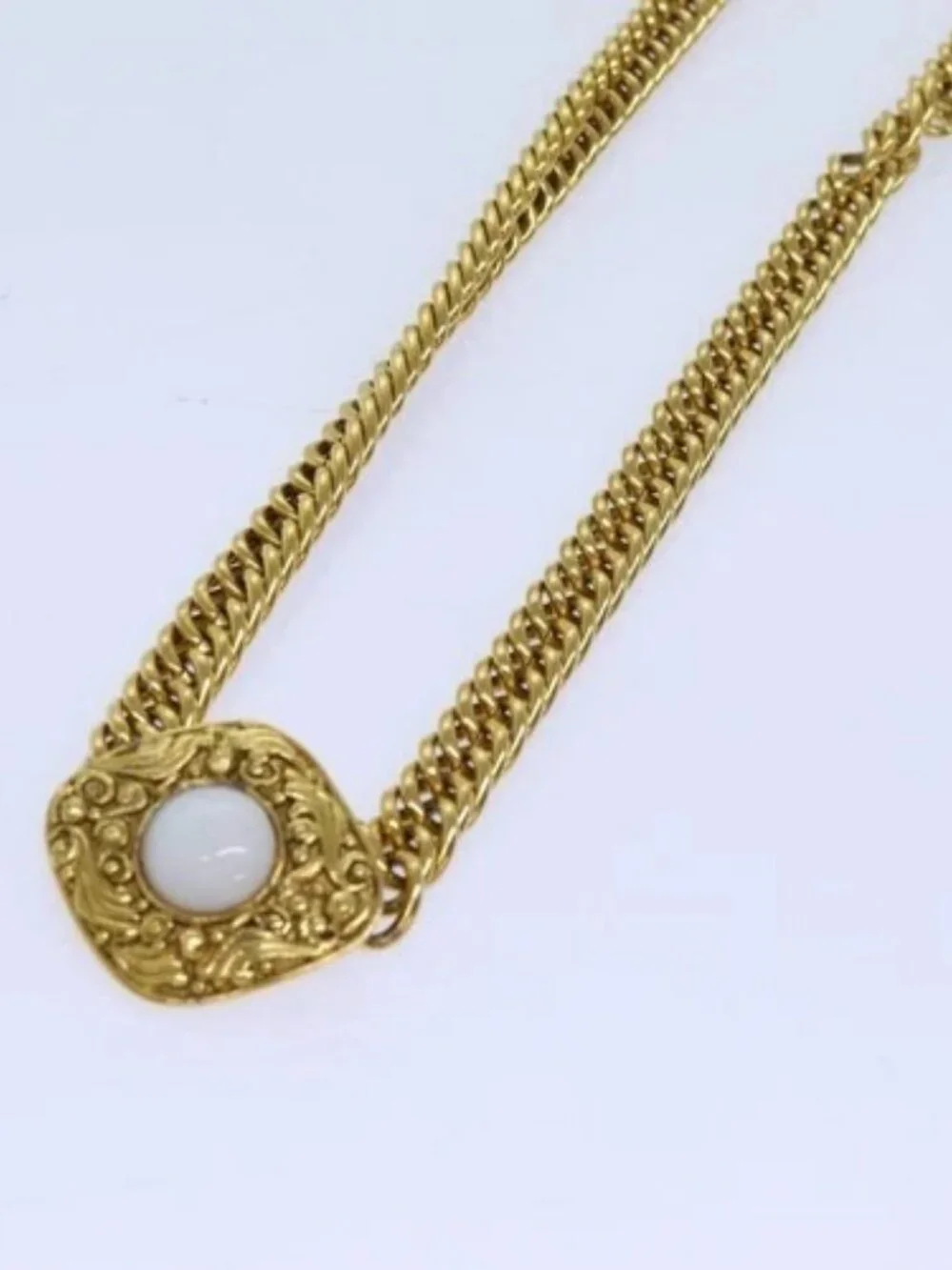 CHANEL brand	chanel color	gold